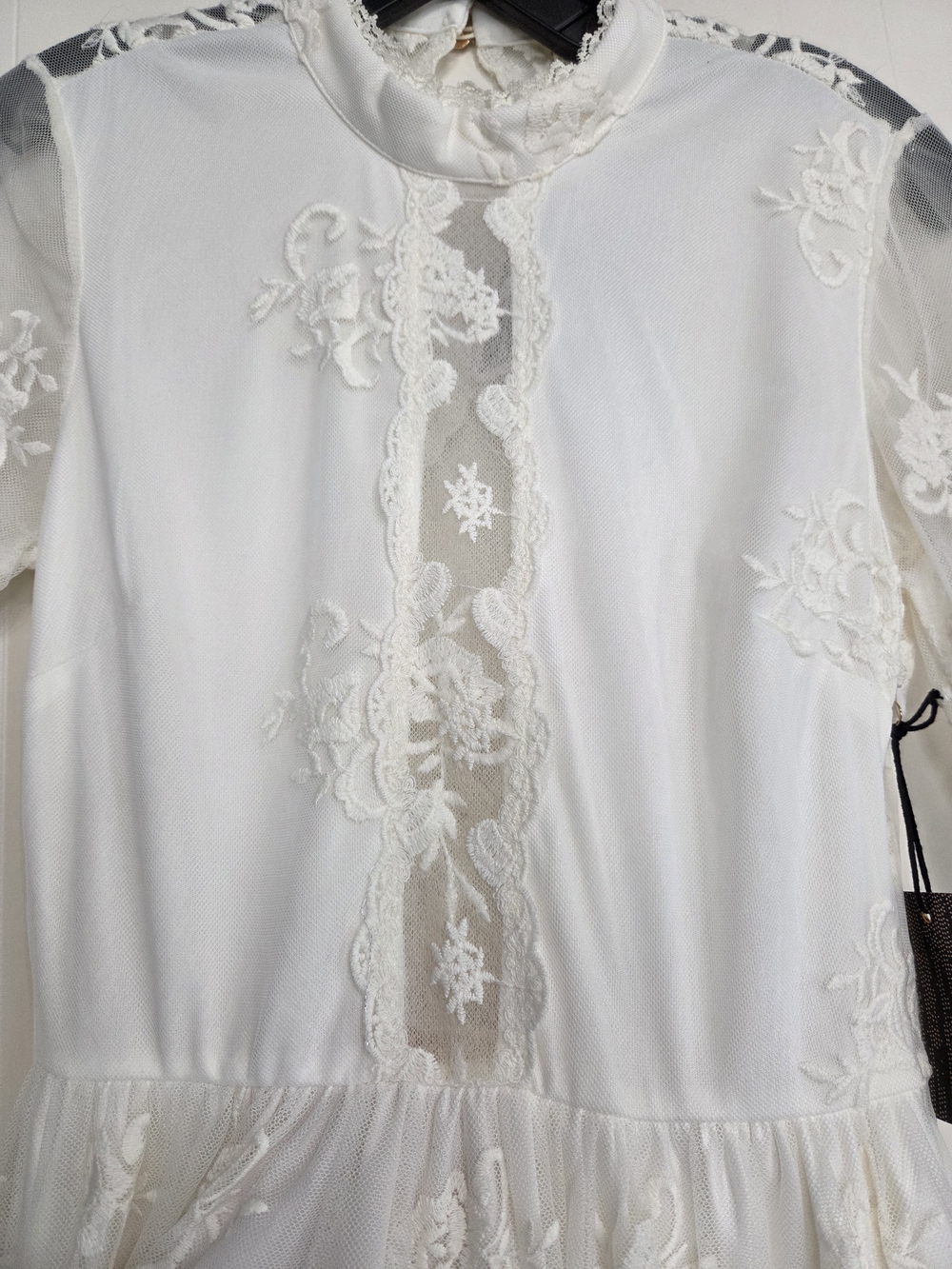 Forever 21 White Lace Long-Sleeve Keyhole Back Dress - Picture 6 of 10